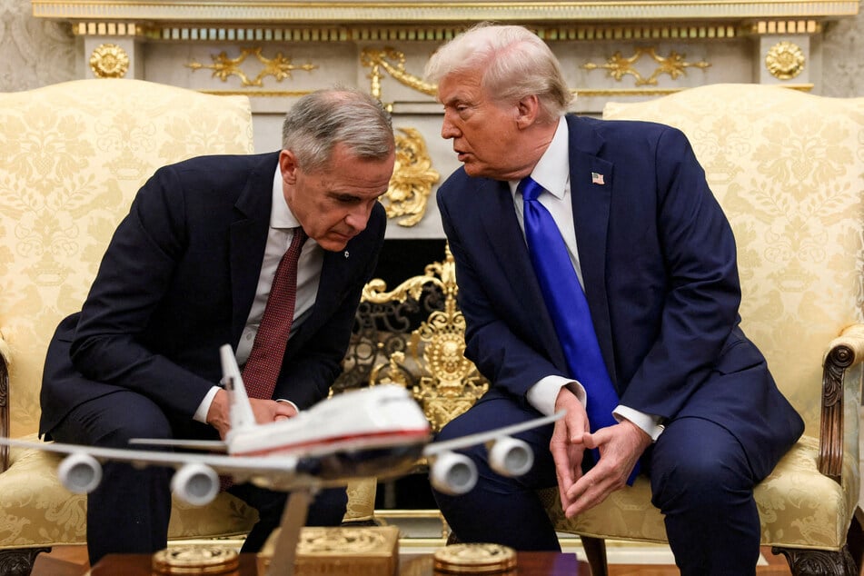 Trump and Canadian Prime Minister Mark Carney (l.) will both attend an Asia-Pacific Economic Cooperation summit.