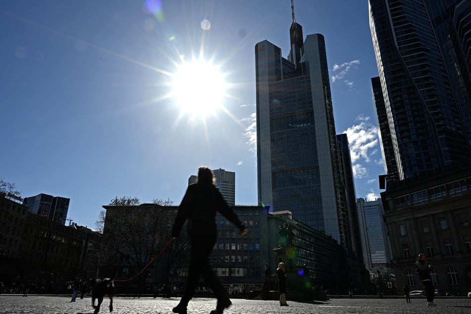 Ab Freitag zeigt sich dann auch wieder häufiger die Sonne und die Temperaturen steigen.