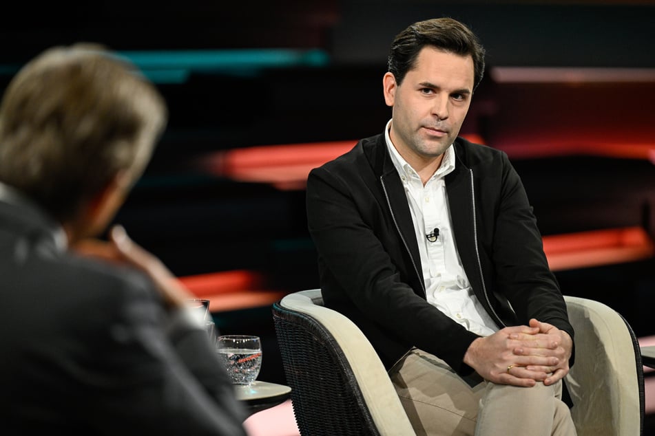 Markus Lanz (56, l.) musste seinen Gast Johannes Winkel (34, CDU) am Dienstagabend mit einem "harten Vorwurf" konfrontieren.