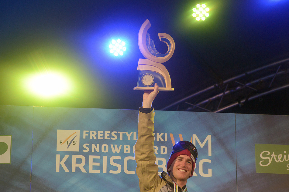Kyle Smaine, FIS Freestyle and Snowboarding World Ski champion, was killed in an avalanche on the slopes of Japan.
