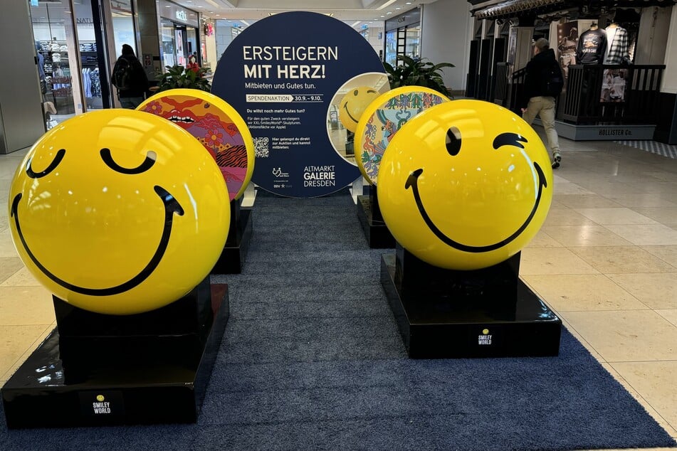 Die XXL-SmileyWorld®-Skulpturen gibt's gerade in der Altmarkt Galerie zu entdecken und zu ersteigern.