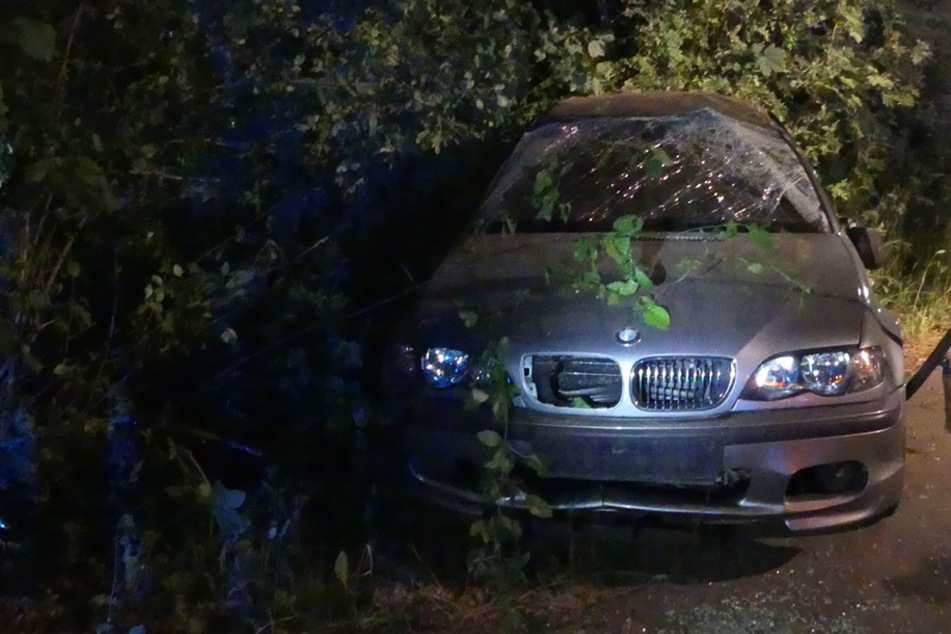 Der BMW wurde bei dem Unfall erheblich beschädigt.