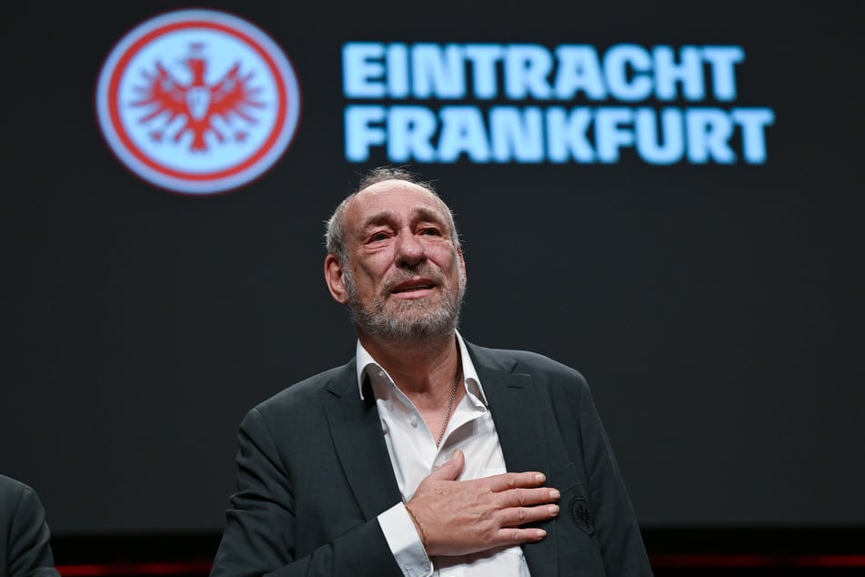 Ex-Eintracht-Präsident Peter Fischer (69) musste sich einer Operation aufgrund einer Prostata-Krebserkrankung unterziehen.