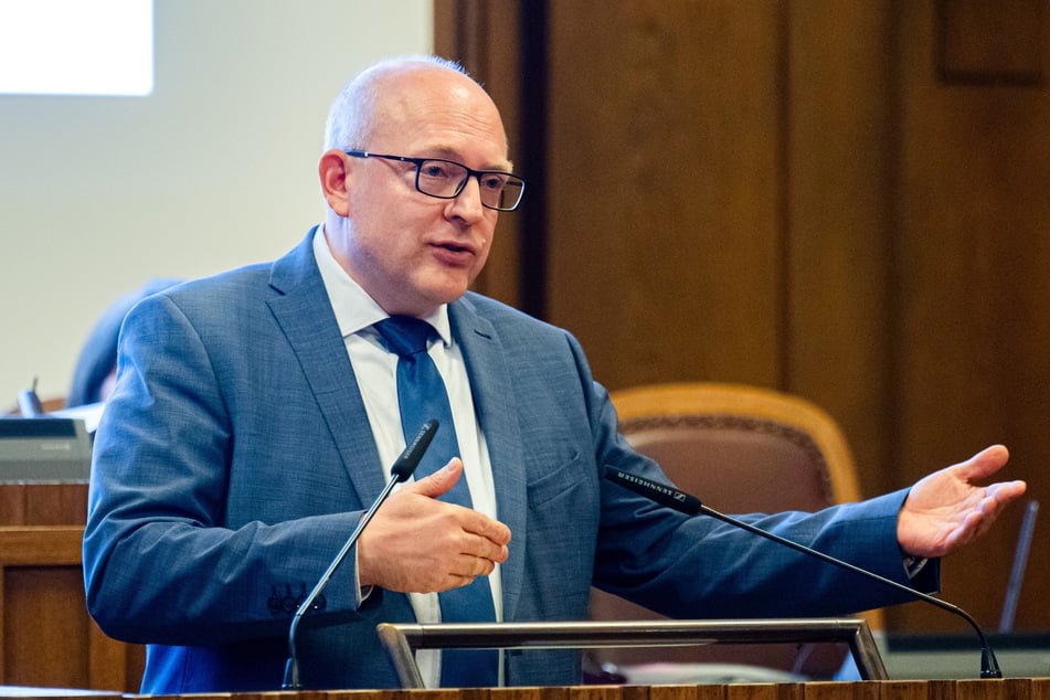 Oberbürgermeister Sven Schulze (53, SPD) kündigte an, den neuen Stadthaushalt erst im März auf die Tagesordnung zu setzen.