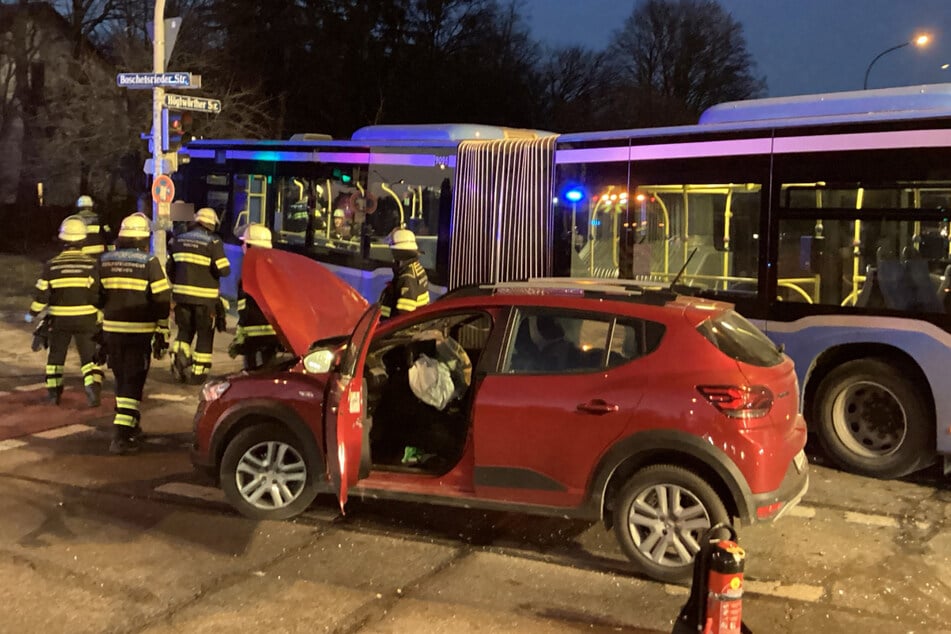 Der Dacia wurde erheblich beschädigt.