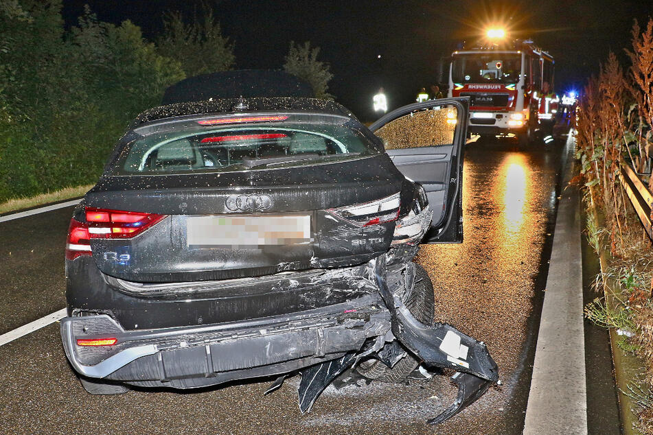 Die Rückseite des Audi Q3 wurde durch die Wucht des Aufpralls zerstört.