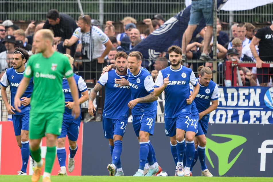 Keine halbe Minute dauert es, bis der KSC vorne liegt.