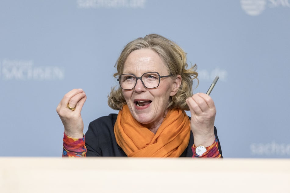 Sachsens Infrastrukturministerin Regina Kraushaar (61, CDU) protestiert gegen die Entscheidung der Deutschen Bahn.