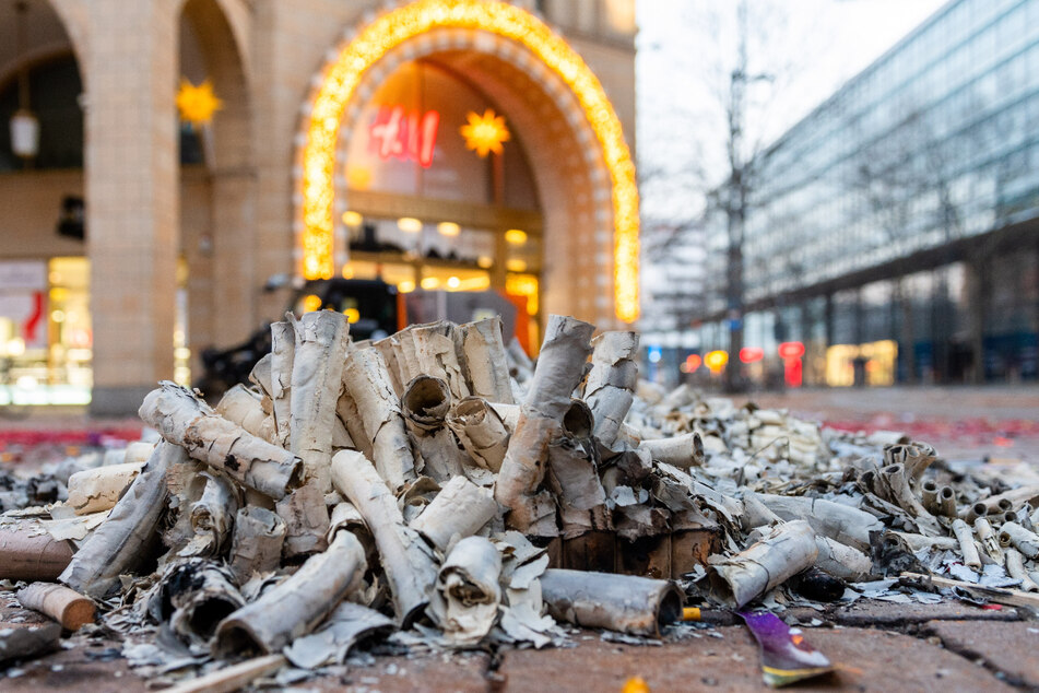 Müllberge am Neujahrsmorgen wären mit dem langfristigen Böllerverbot endgültig Geschichte.