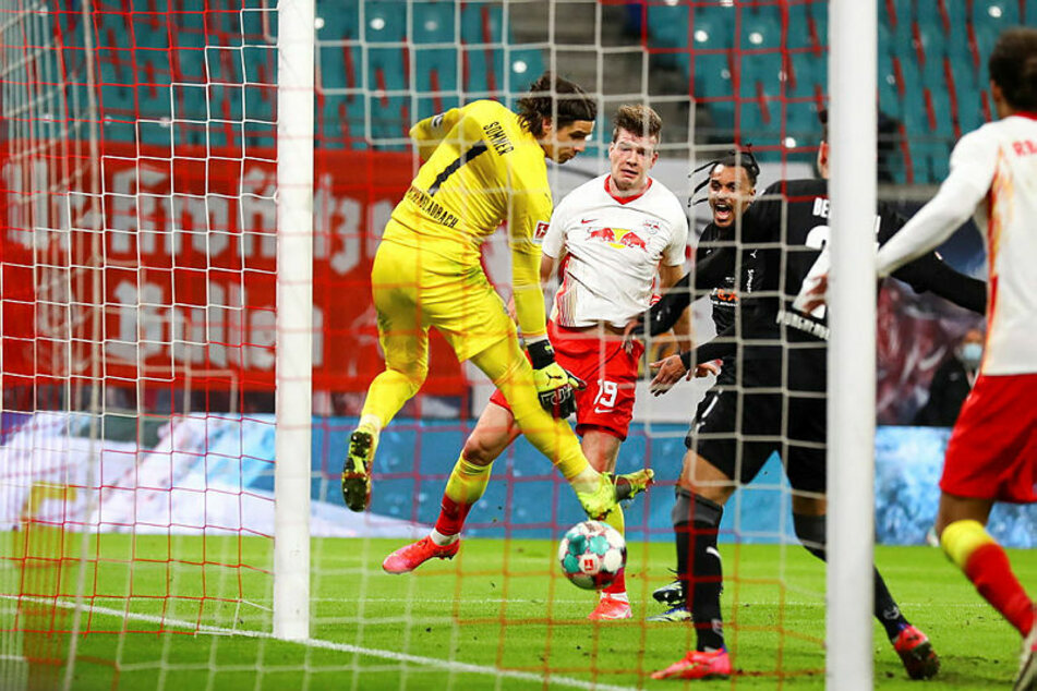 Das 3:2 durch Alexander Sörloth (2.v.l.) sorgte für Redebedarf.