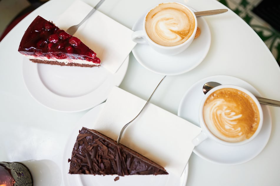 Neben Kaffee und Kuchen versüßen Euch beim Kaffeekonzert im Torhaus Dölitz Schlagerhits den Nachmittag. (Symbolbild)