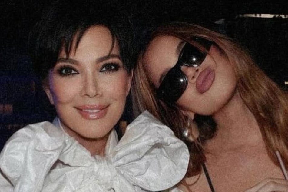 Khloé Kardashian looked back on the NSFW dating advice her mom, Kris Jenner (l.), gave her after being ghosted by a NBA star.