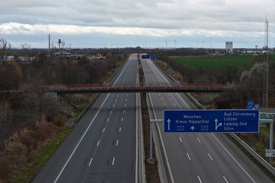 Die A9 muss am Donnerstag zeitweise gesperrt werden. Inzwischen kann der Verkehr wieder rollen.