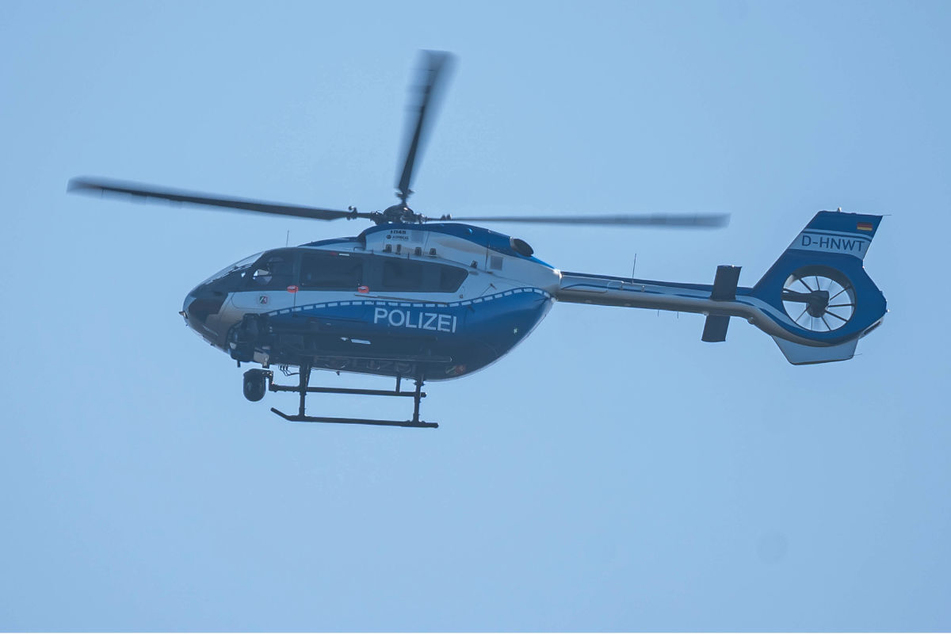 Bei der Suche nach dem potenziell gefährlichen Mann hat die Polizei Neubrandenburg auch einen Hubschrauber eingesetzt. (Symbolfoto)