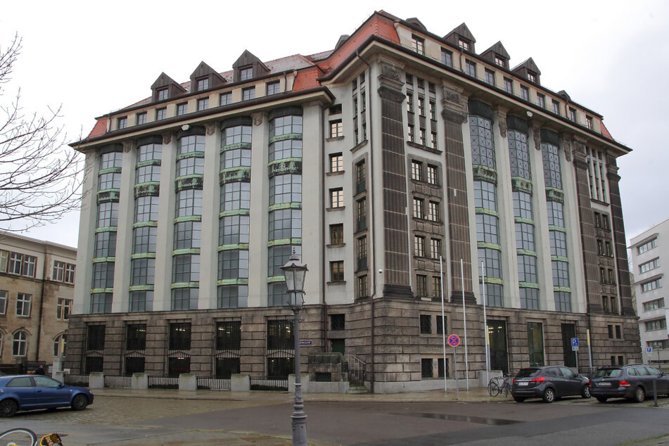 Das Hauptstaatsarchiv Dresden beinhaltet das Ministerialarchiv des Freistaates Sachsen und das Archiv der Zentralbehörden des Königreichs und Kurfürstentums Sachsen.