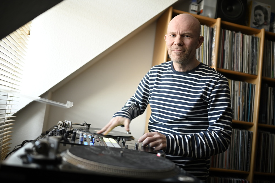 DJ Dirk Duske (50) fehlt das Auflegen in den Clubs. Das Mischpult kommt bei ihm derzeit nur bei Livestream-Konzerten und Unterrichten zum Einsatz.