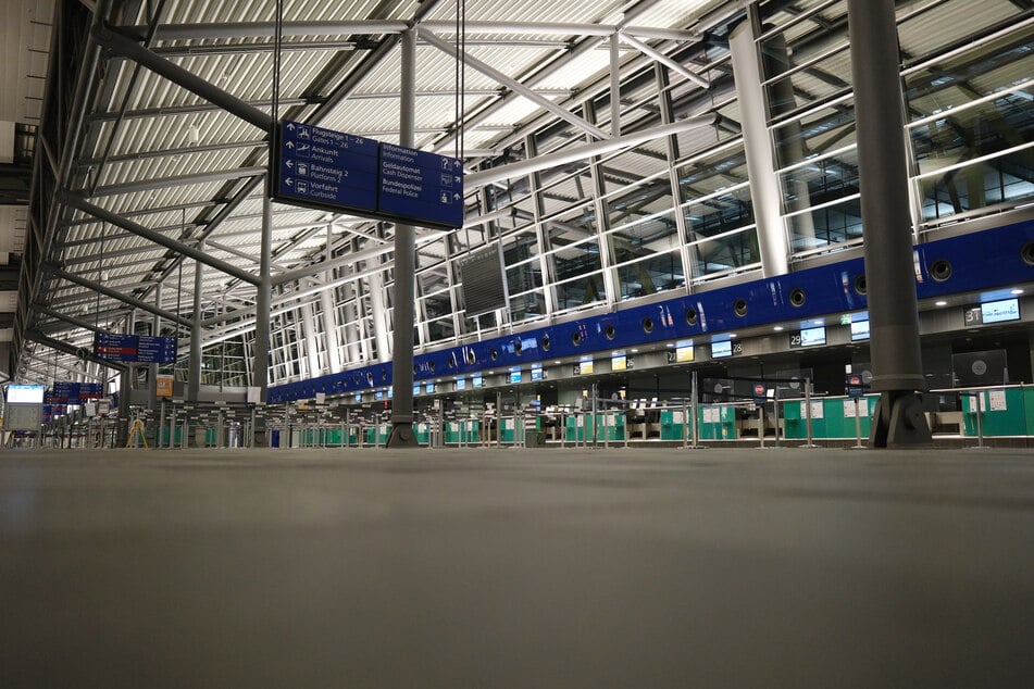 Als die umgeleiteten Reisenden in Leipzig/Halle ankamen, war das Terminal bereits menschenleer. (Archivbild)