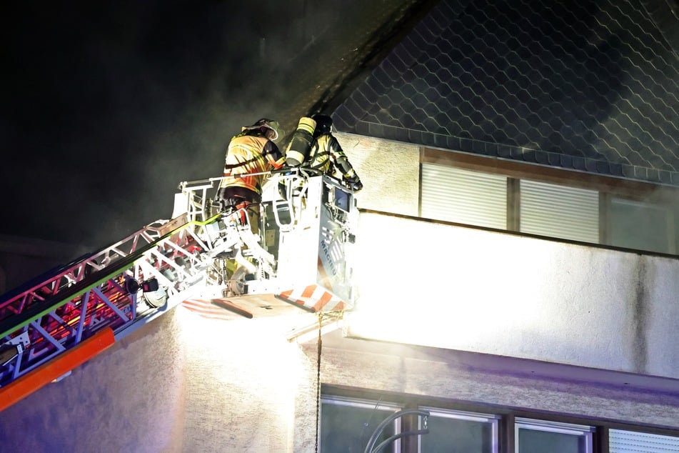 Die Feuerwehr Solingen hatte den Brand in der Rheinstraße schnell unter Kontrolle.