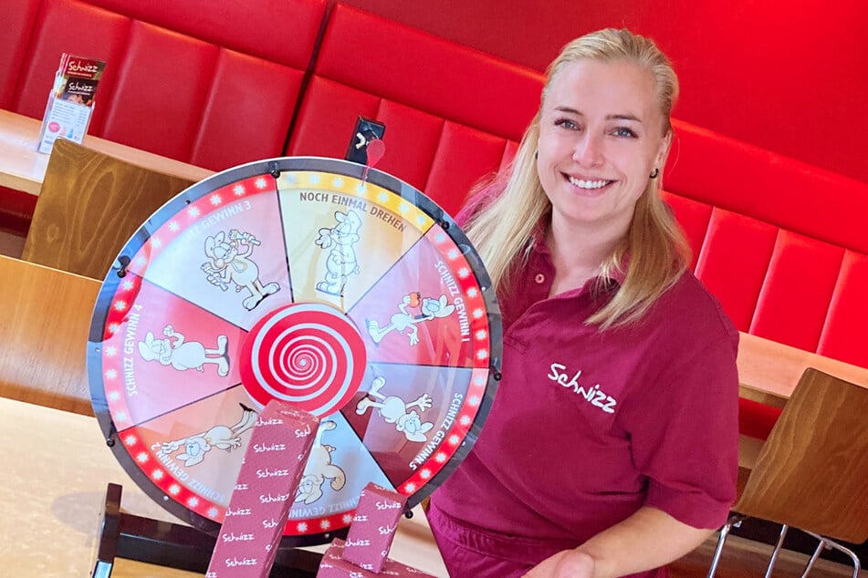 Bei Bestellungen vor Ort über 18 Euro darf am Glücksrad gedreht werden, um einen Preis zu gewinnen.