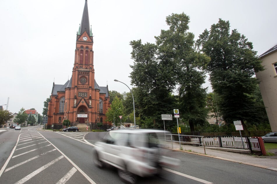 Ein Rentner wurde am Dienstag nahe der St. Nikolaikirche in Aue ausgeraubt. Die Polizei konnte den Täter schnappen.