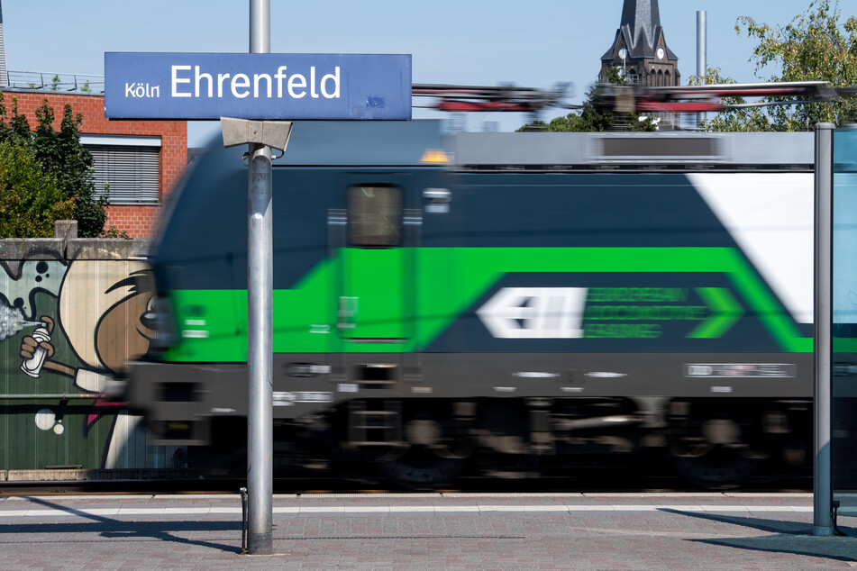 Am Bahnhof Köln-Ehrenfeld haben zwei junge Männer (20 und 28) Bahn-Mitarbeiter angegriffen. (Archivfoto)