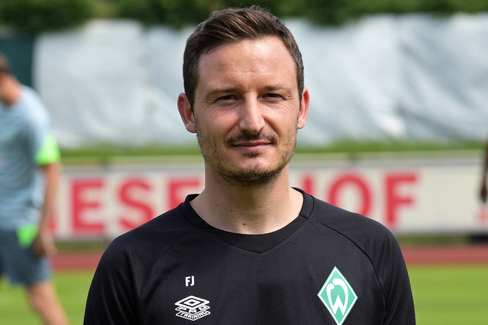 Auch Ex-Werder-Assistenzcoach Florian Junge (36) muss nun einige Zeit aussetzen und darf seinen Job nicht ausüben.