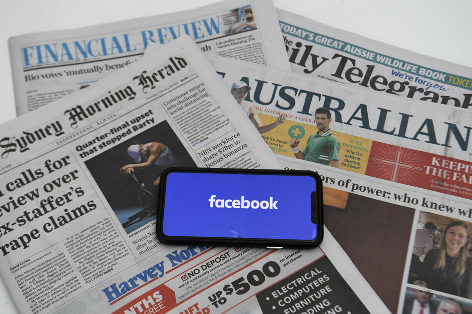 Facebook has moved to ban publishers and people in Australia from viewing or sharing Australian and international news content.