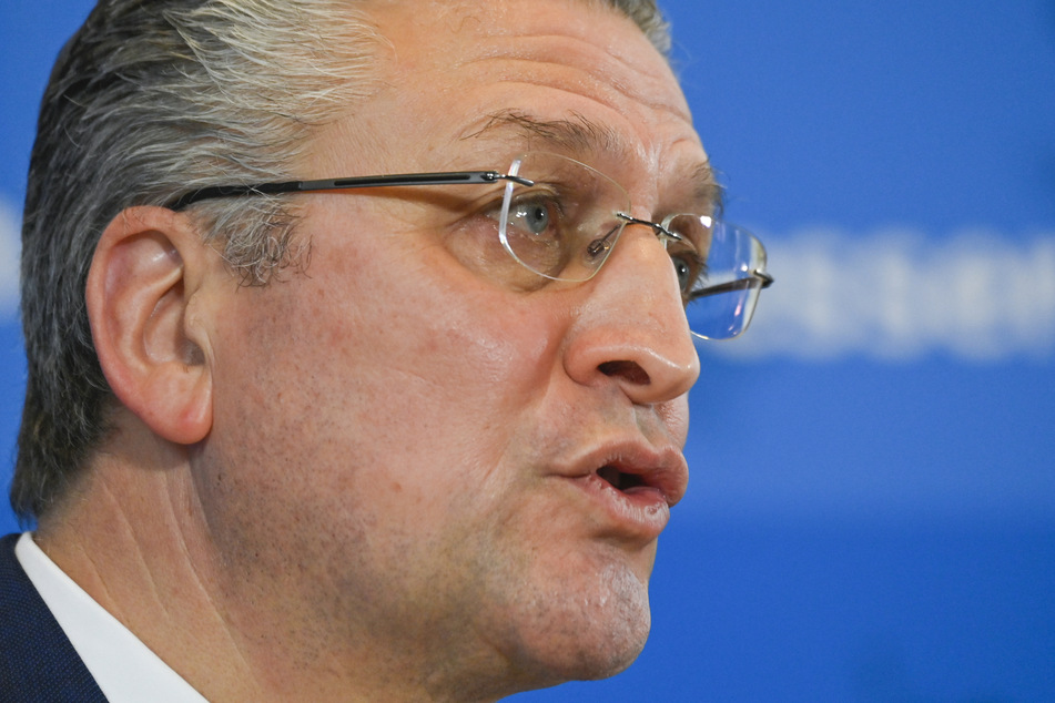 Lothar Wieler (59), Präsident des Robert Koch-Instituts (RKI), gibt eine Pressekonferenz zur aktuellen Entwicklung bei den Corona-Zahlen. Angesichts weiterhin hoher Corona-Zahlen hat das Robert Koch-Institut (RKI) an Arbeitgeber appelliert, Beschäftigten mehr Homeoffice zu ermöglichen.