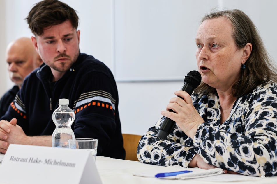 Rotraut Hake-Michelmann und ihr Sohn Antonius Michelmann sprechen in Köln über ihre große Sorge um die vermisste Journalistin.