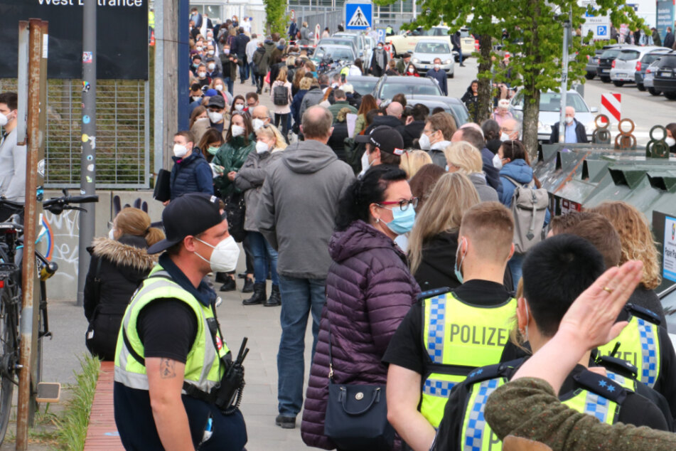 Die Polizei kontrollierte die Lage vor Ort.
