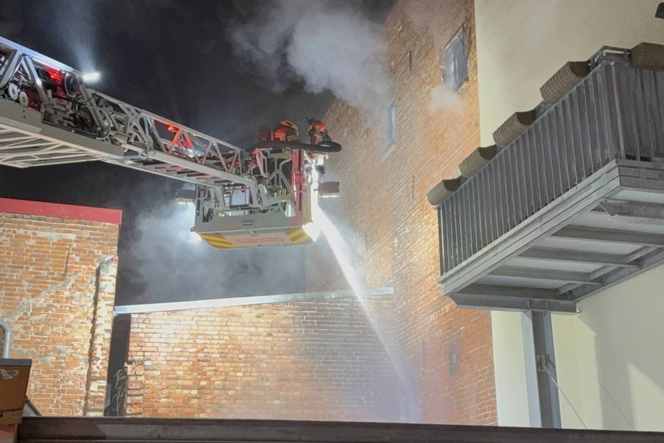 Die Feuerwehr war bis in die frühen Morgenstunden im Einsatz.