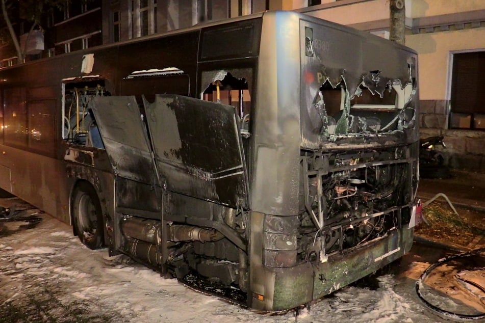 Das Feuer war im Motorraum im Heck des Busses ausgebrochen.