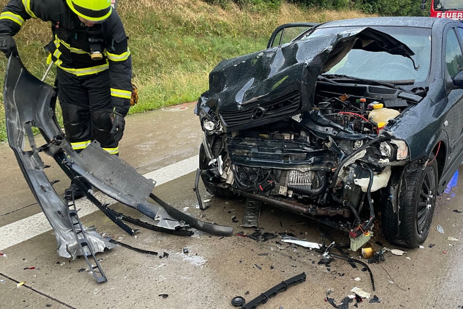 Schwerer Unfall auf A71 in Thüringen mit fünf Verletzten, darunter zwei Kinder
