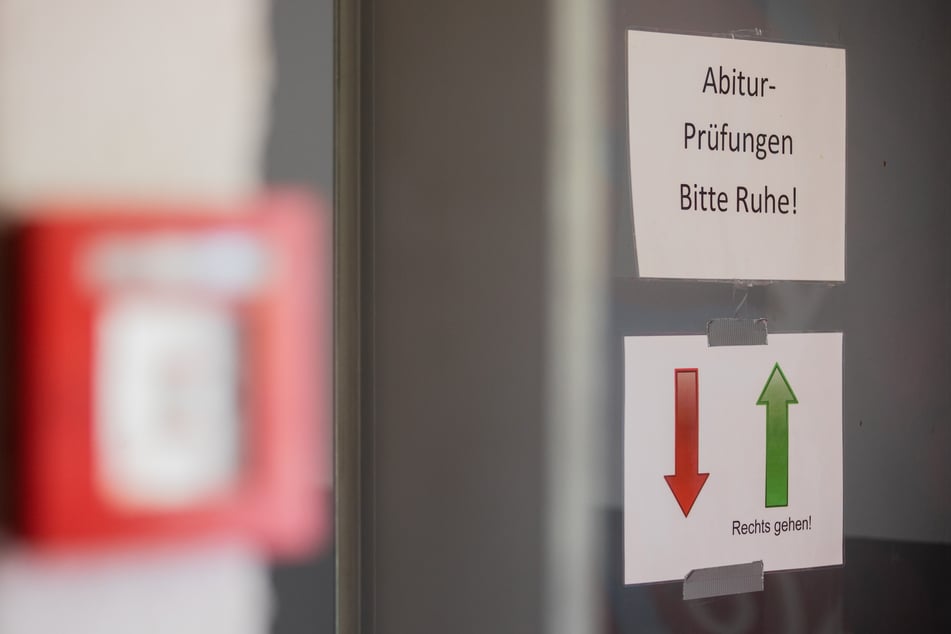 Die anstehenden Abiturprüfungen wurden bereits nach hinten geschoben. (Symbolbild)