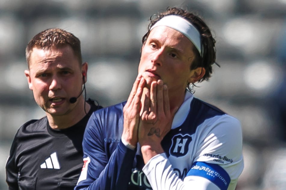 Fabian Reese (28, r.) war die Enttäuschung nach der nächsten Heim-Pleite am Samstag deutlich anzusehen.