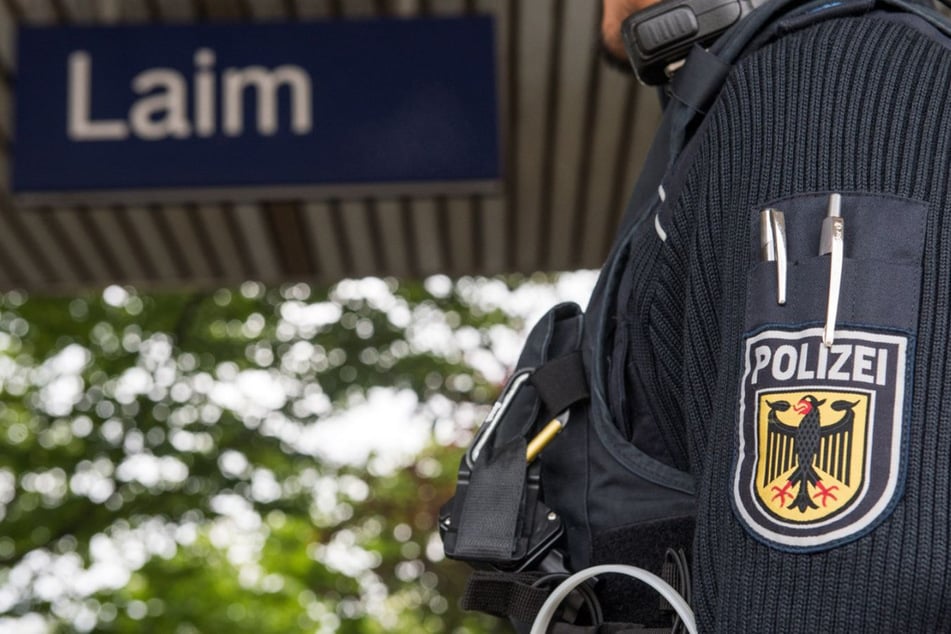 Die Polizei ermittelt wegen einer Körperverletzung an der S-Bahnhaltestelle Laim und sucht Zeugen. (Symbolbild)