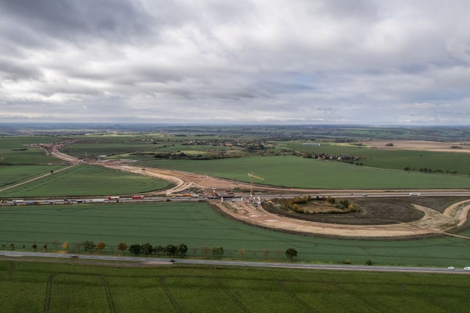 Grund für die Sperrung sind Bauarbeiten am zukünftigen Autobahndreieck Halle-Nord.