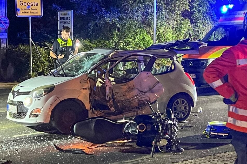 Der 20-jährige Motorradfahrer krachte in Geeste mit voller Wucht in die Seite eines abbiegenden Autos.