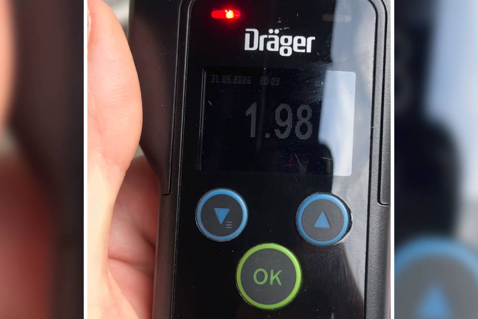 Nach dem Pusten hat das Alkoholmessgerät einen Wert von knapp zwei Promille angezeigt.