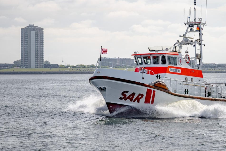 Drama auf der Nordsee: Boot kentert, Ehepaar und Sohn in Lebensgefahr
