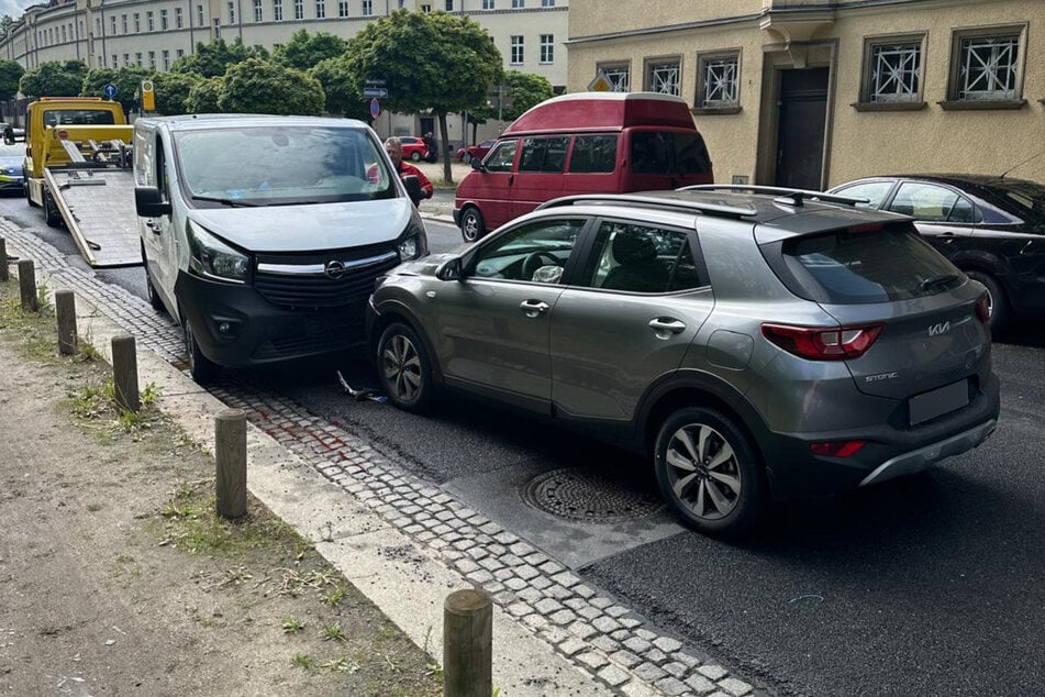 Die beiden Fahrzeuge sind frontal gegeneinandergestoßen.
