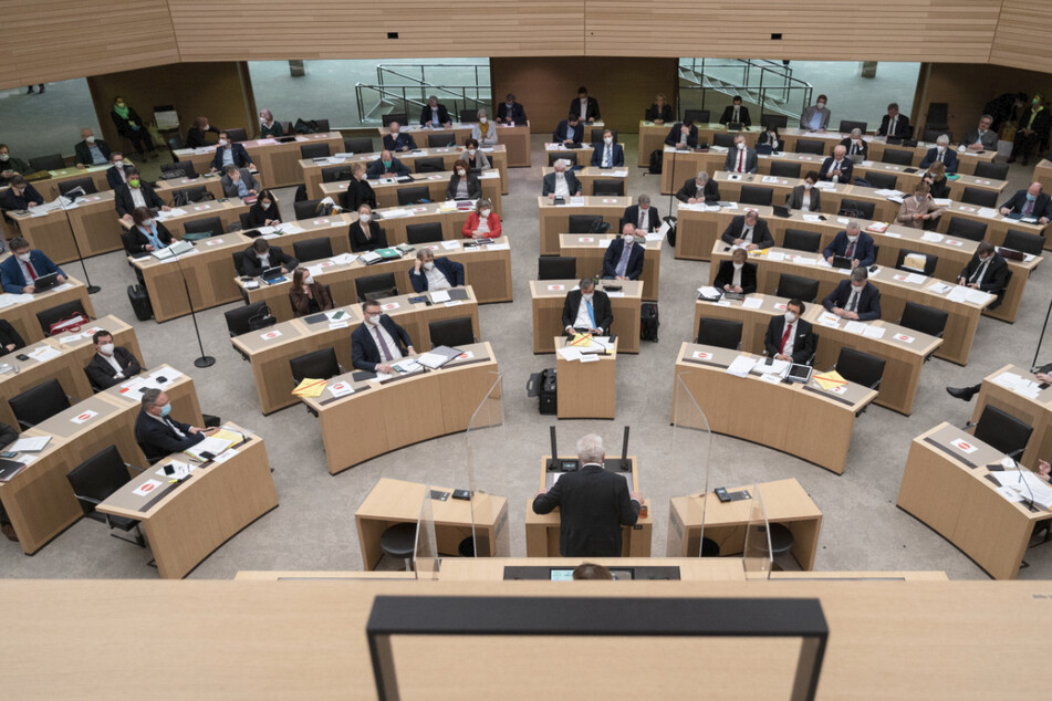 Regierung befasst sich mit Öffnung von Blumenläden und Teststrategie