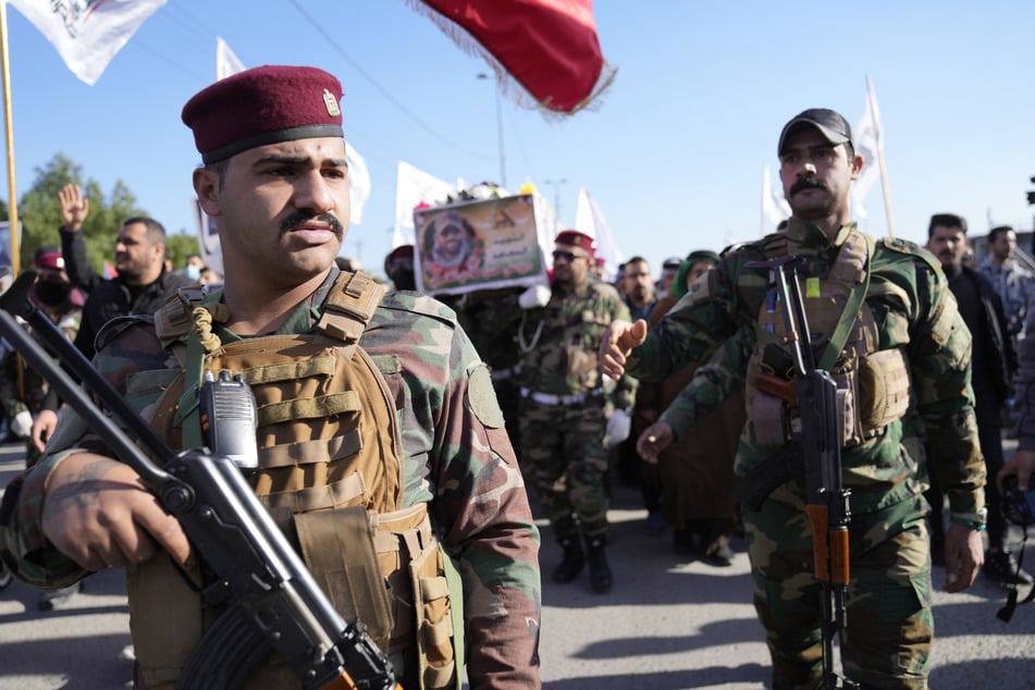 Im Irak hat die vom Iran unterstützte Miliz Kataib Hisbollah weitere Angriffe auf US-Militärstützpunkte angedroht. (Archivbild)