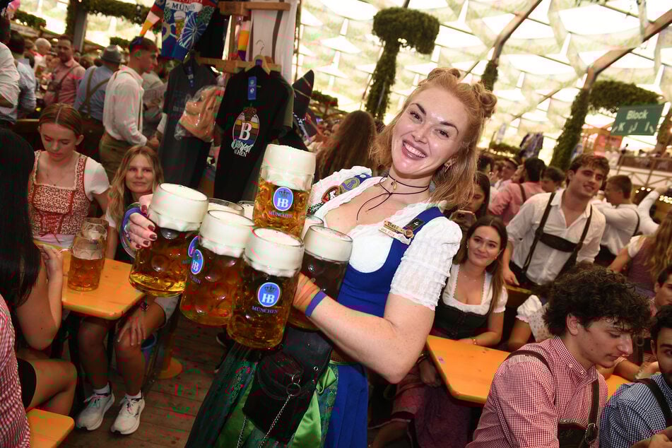 Wiesn-Bedienung Beli möchte 2026 wieder im Festzelt arbeiten.