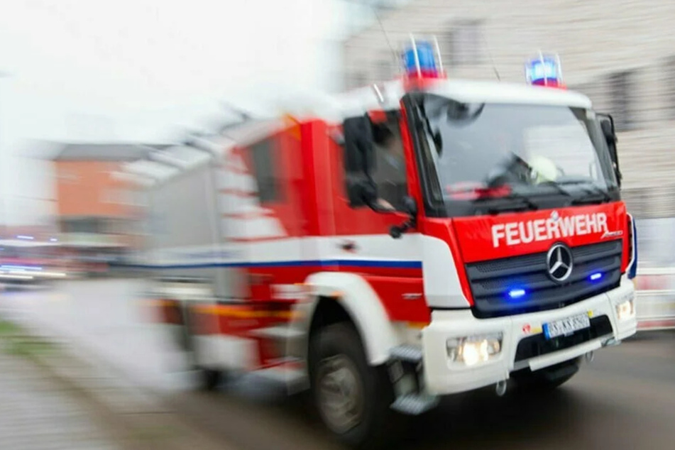 Die Feuerwehr wurde gegen 10.40 Uhr zur Recyclinganlage in Weischlitz gerufen. (Symbolbild)