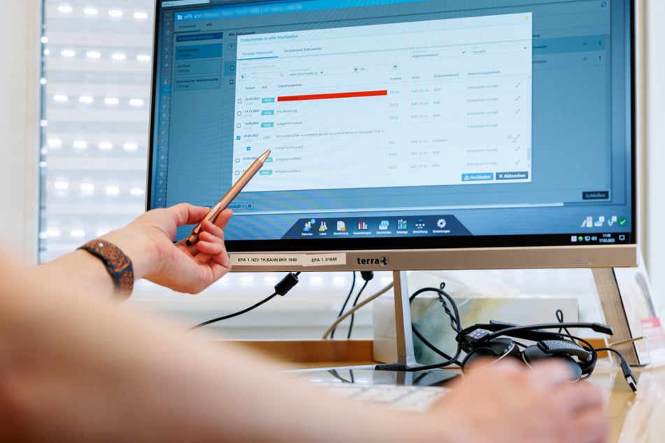 Für alle gesetzlich Versicherten wurde bis Mitte Februar 2025 eine elektronische Patientenakte von den Krankenkassen eingerichtet, wenn kein Widerspruch dazu vorlag.