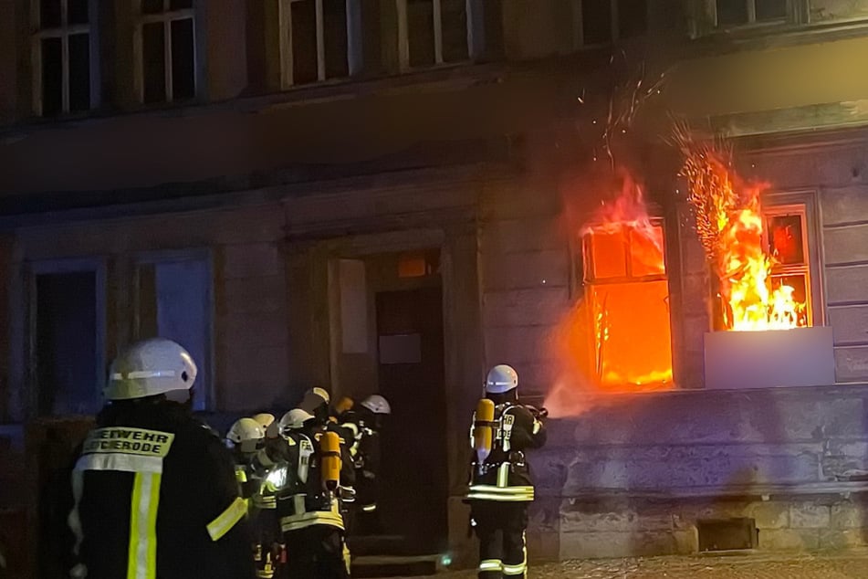 Gebäudebrand in Nordthüringen: Feuerwehr kann Schlimmeres verhindern!