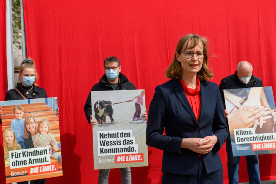 "Nehmt den Wessis das Kommando": Arbeitgeberpräsident empört über Plakat der Linken