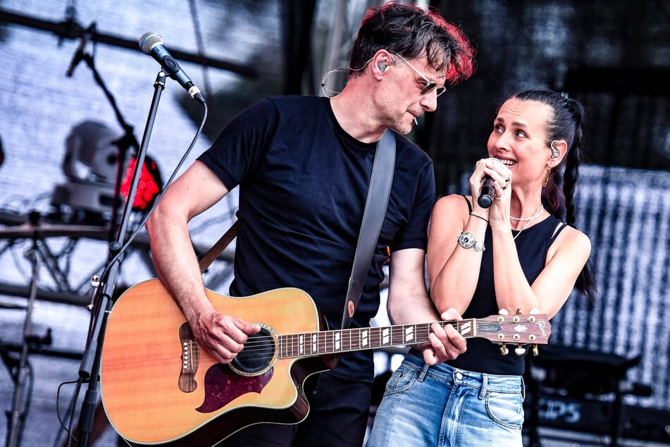 Die Band Bell Book &amp; Candle sorgt für die musikalische Untermalung.