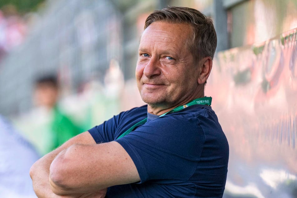Für dieses "Angebot" hatte Union-Manager Horst Heldt (56) nur ein müdes Lächeln übrig.